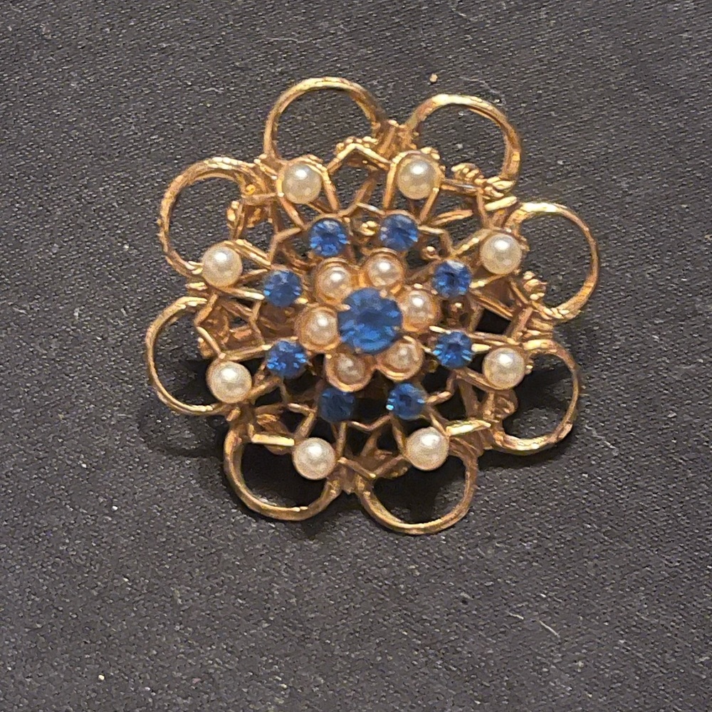 Vintage Coro Gold Tone Blue and Clear Rhinestone Starburst Brooch faux pearls